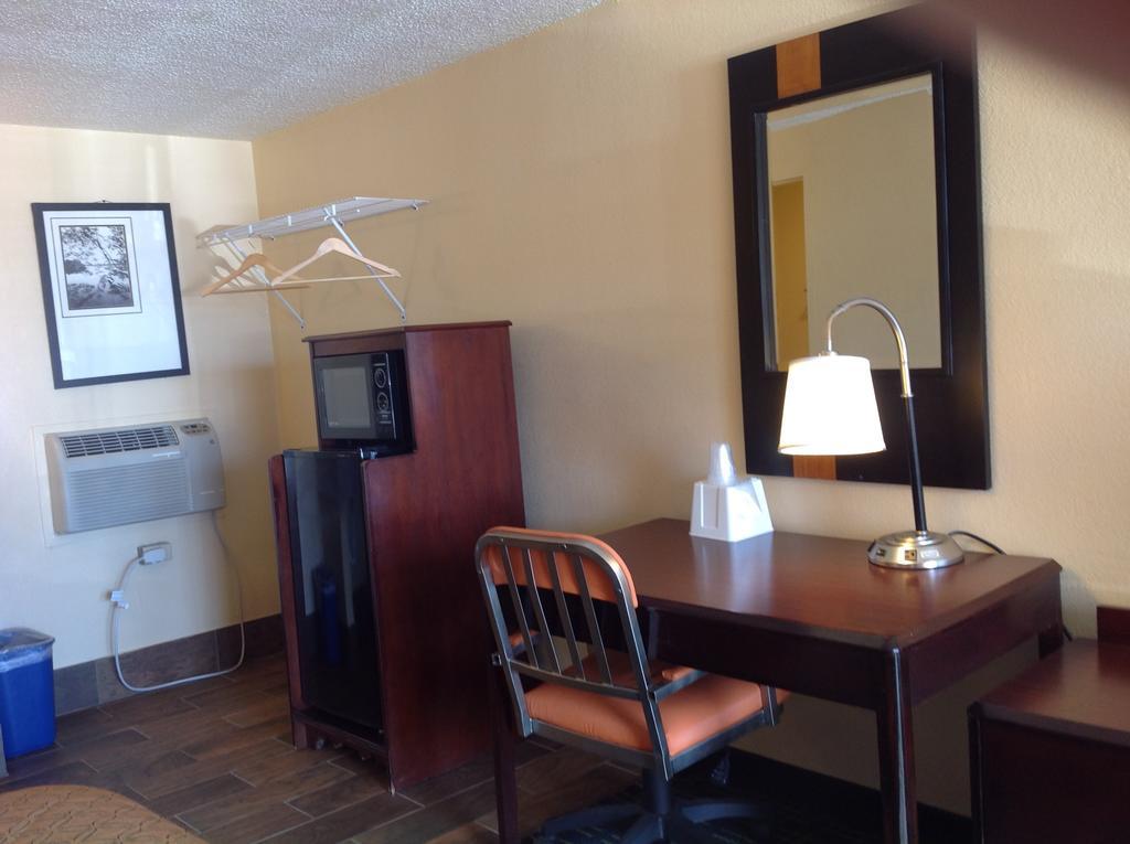 Diamond Inn & Suites Richmond Zewnętrze zdjęcie